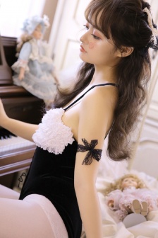 蜘蛛网中的女孩